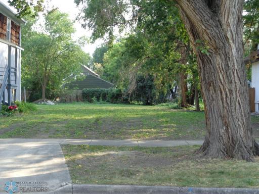 1418 2 Avenue S, Fargo, ND 58103