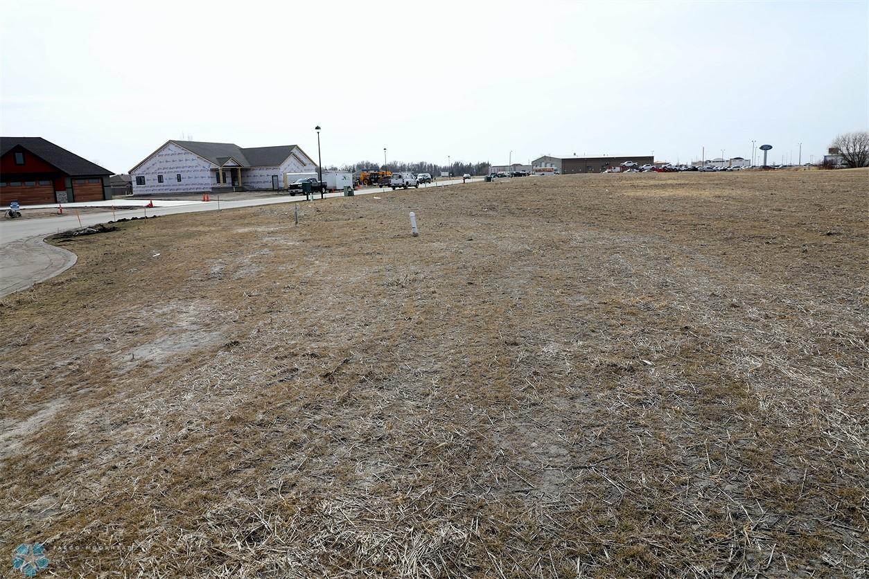 Property photo for 1831 MAGNOLIA Court, Wahpeton, ND 58075