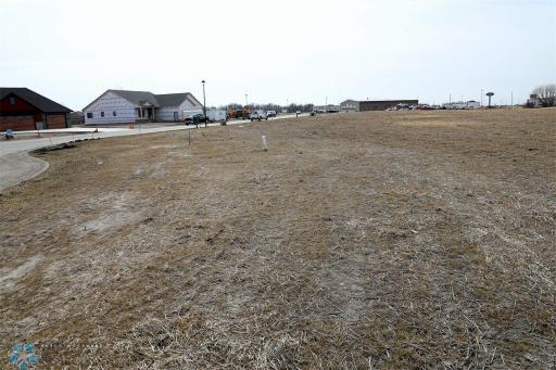 1855 MAGNOLIA Court, Wahpeton, ND 58075