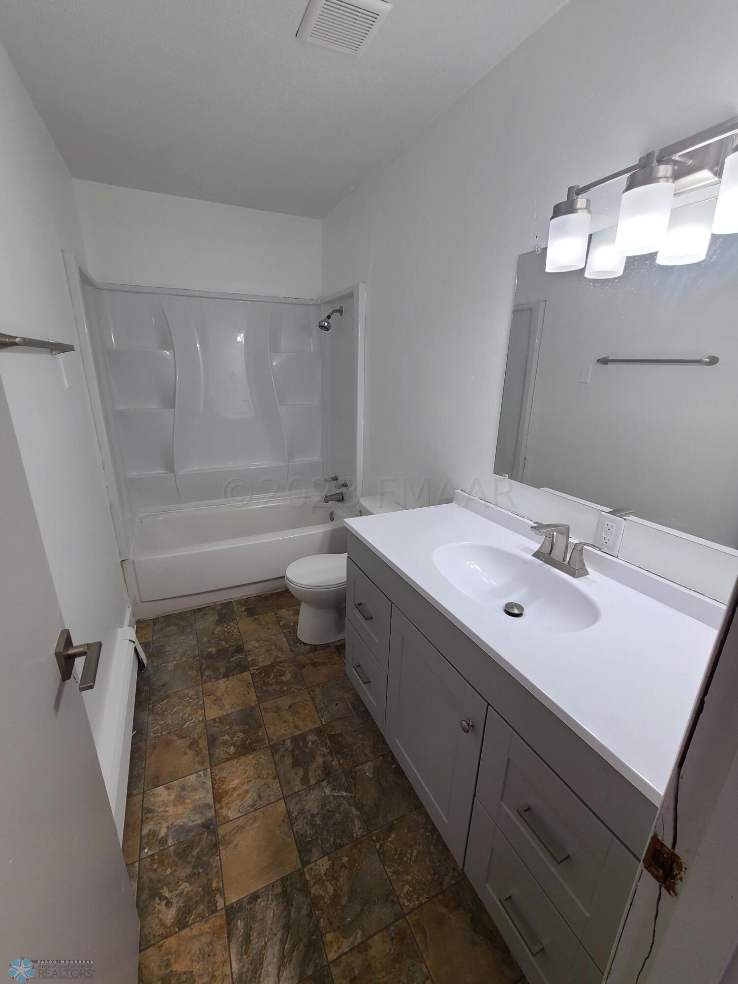 Upper unit bath