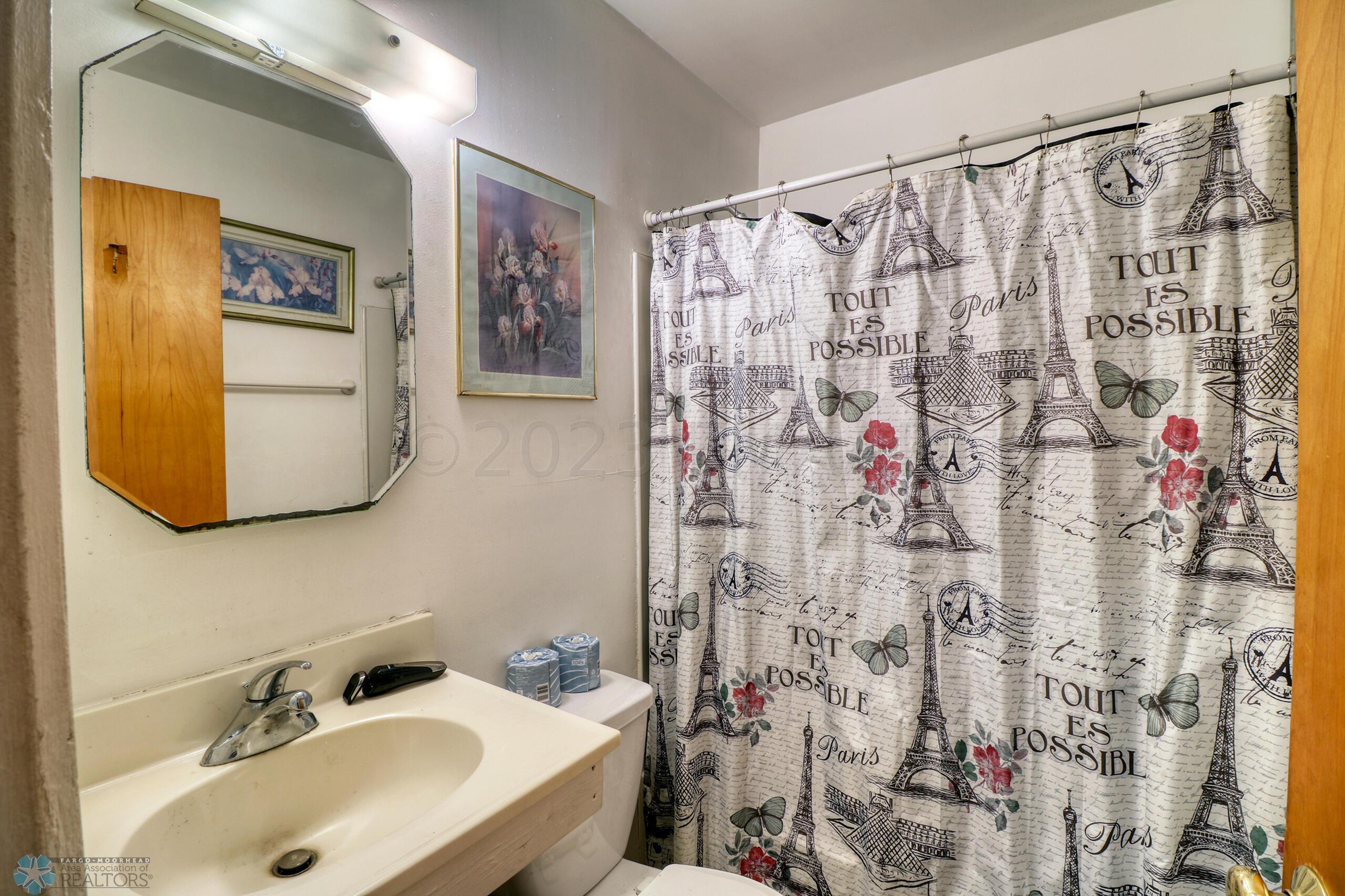 Unit1_bathroom