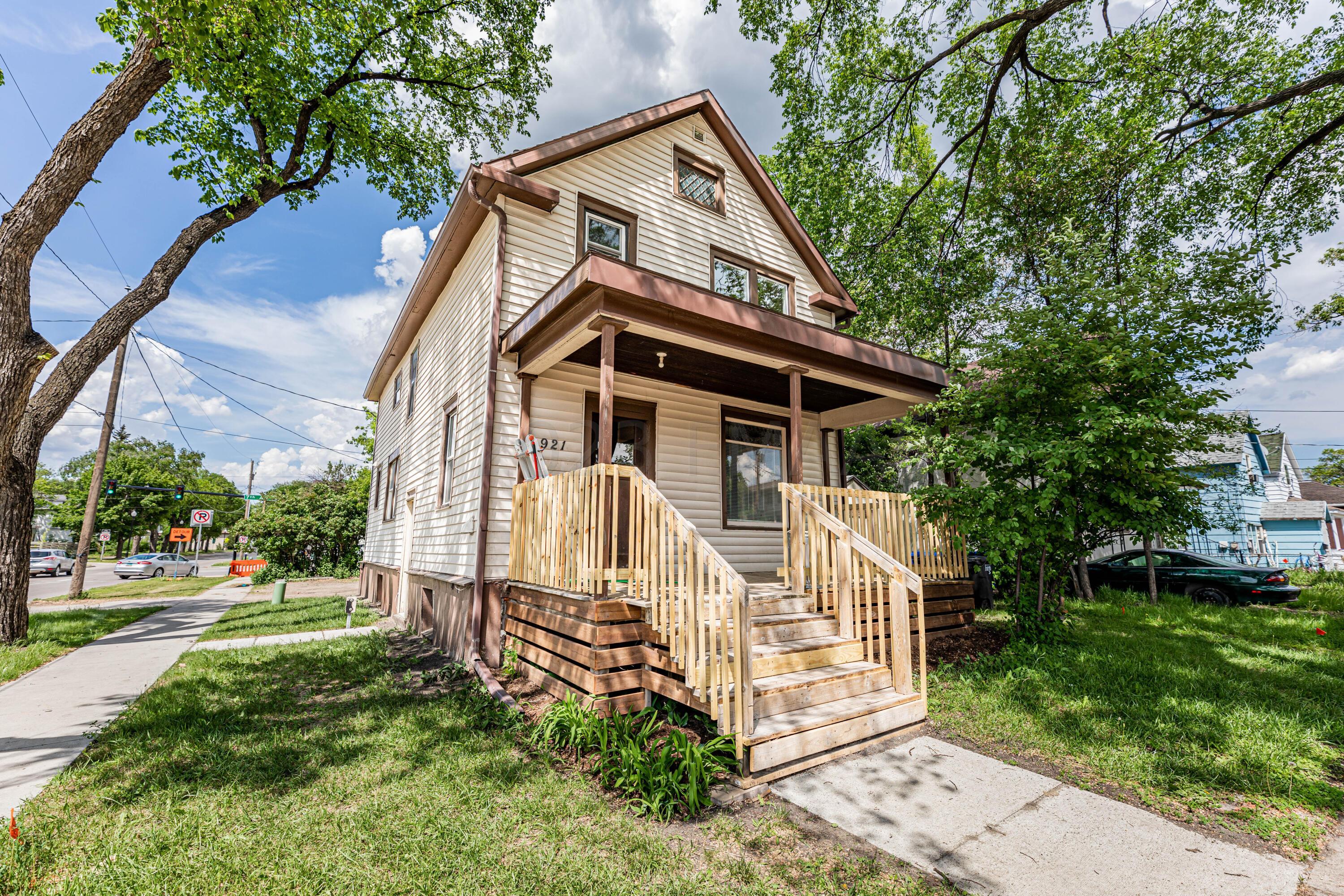 Property photo for 921 6 Avenue N, Fargo, ND 58102