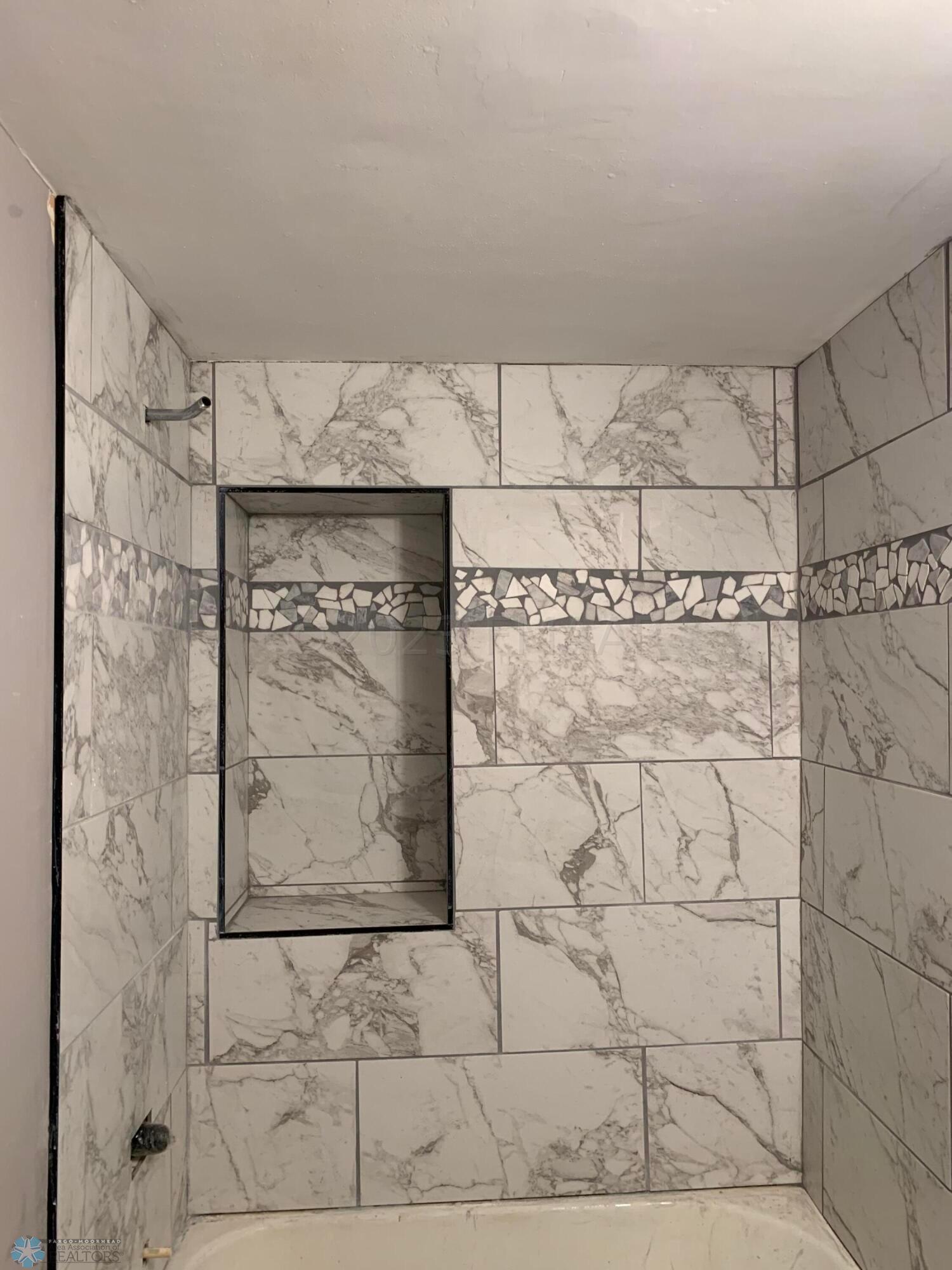 MAIN TILE SHOWER