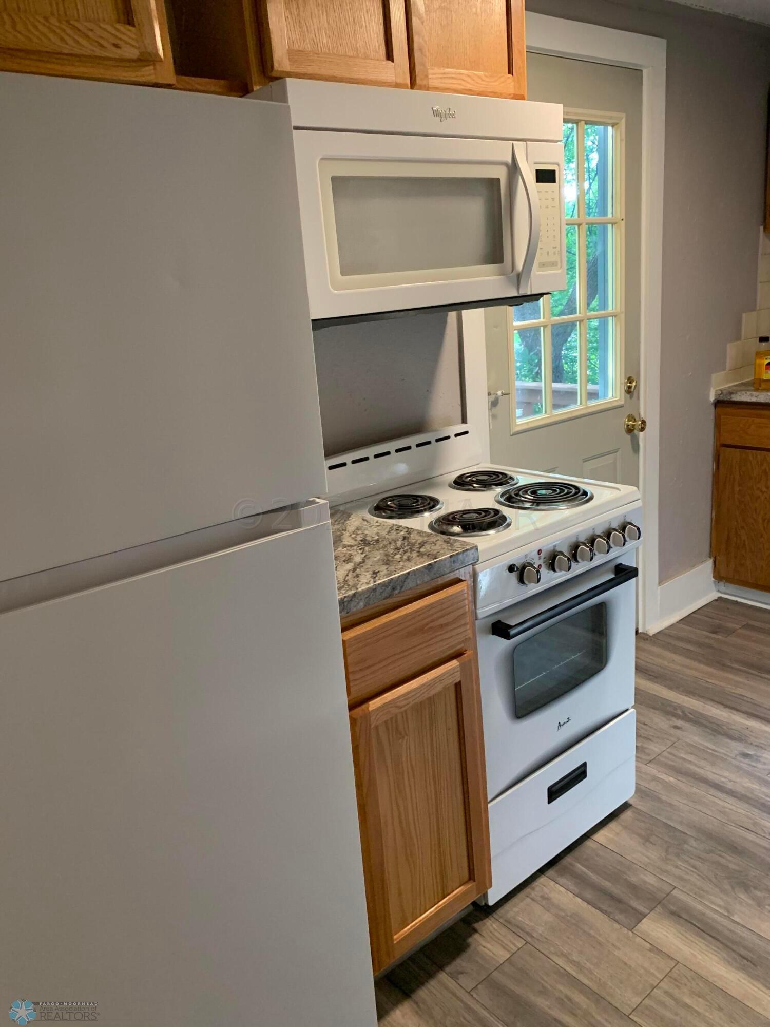 UPPER UNIT KITCHEN