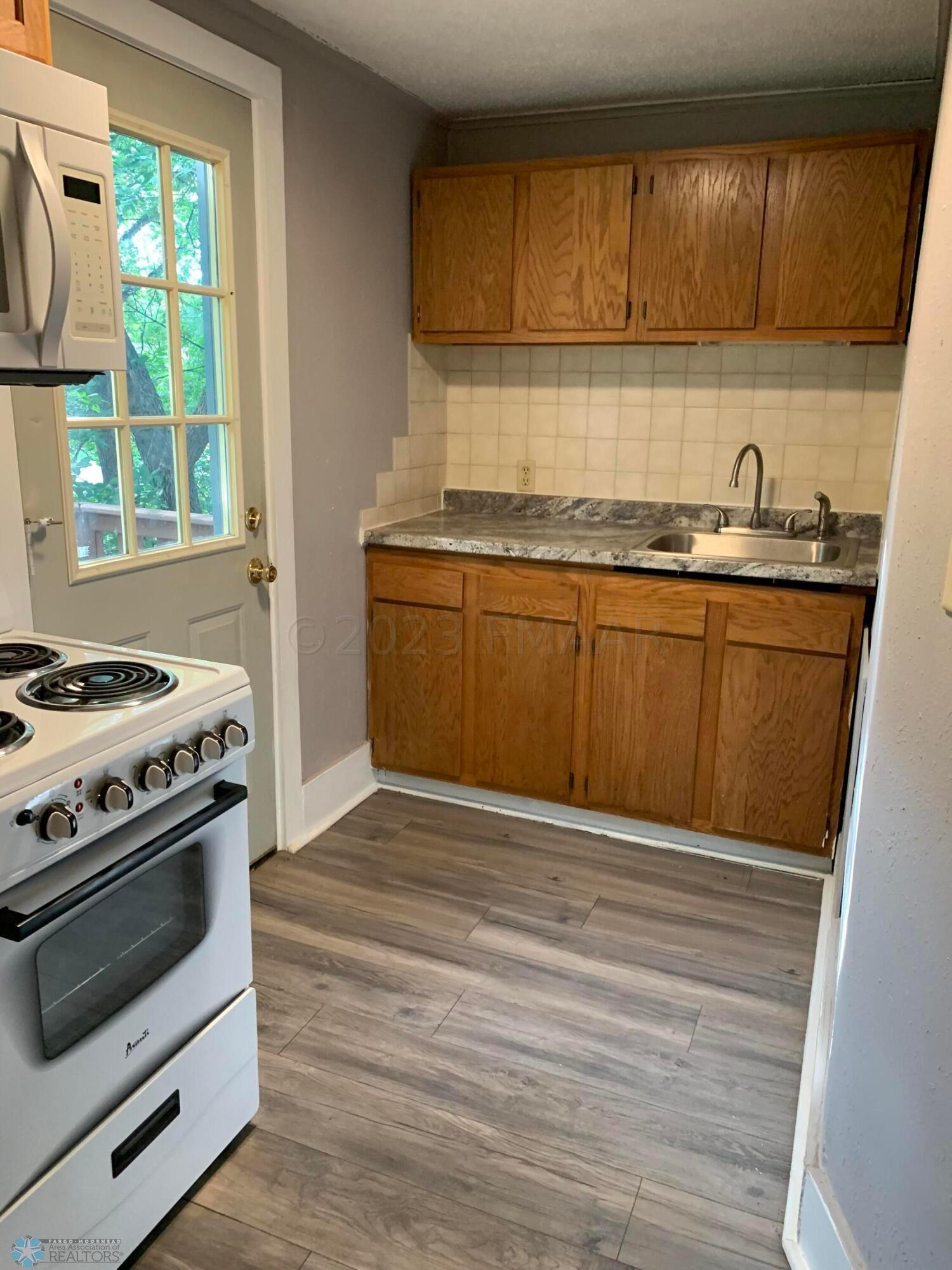 UPPER UNIT KITCHEN