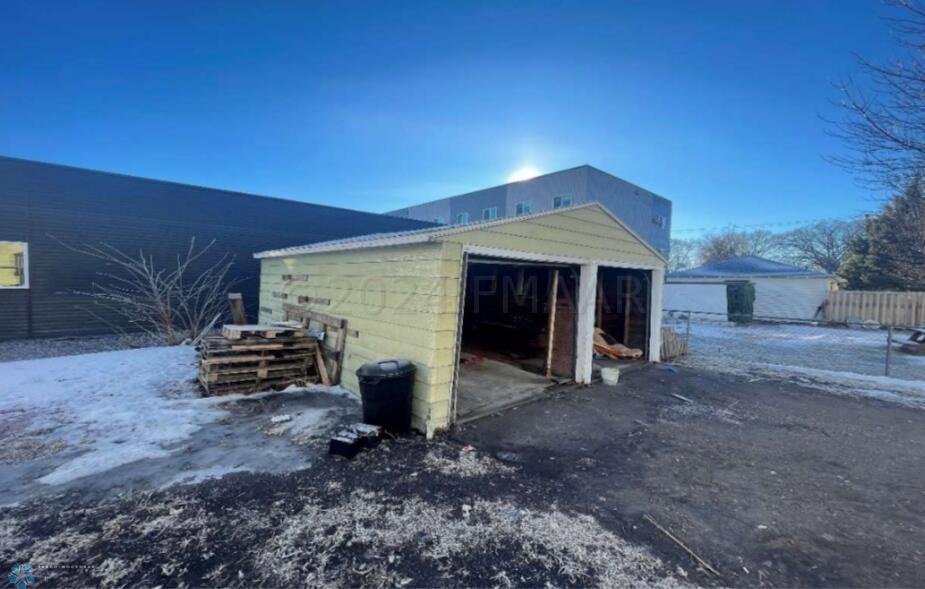 2-Stall Garage