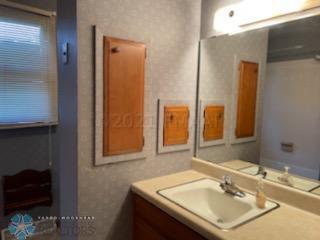 Main level full bathroom