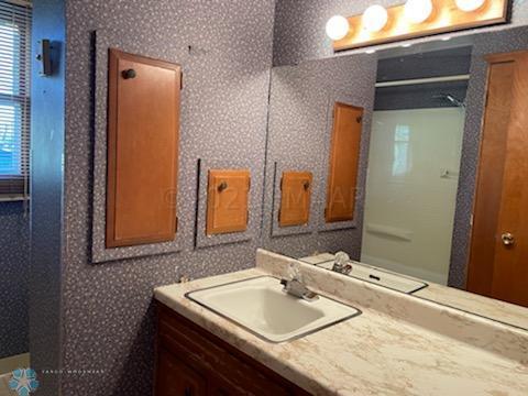 Upper level full bathroom