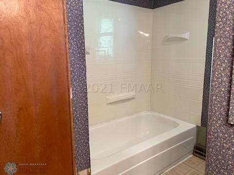 Upper level full bathroom