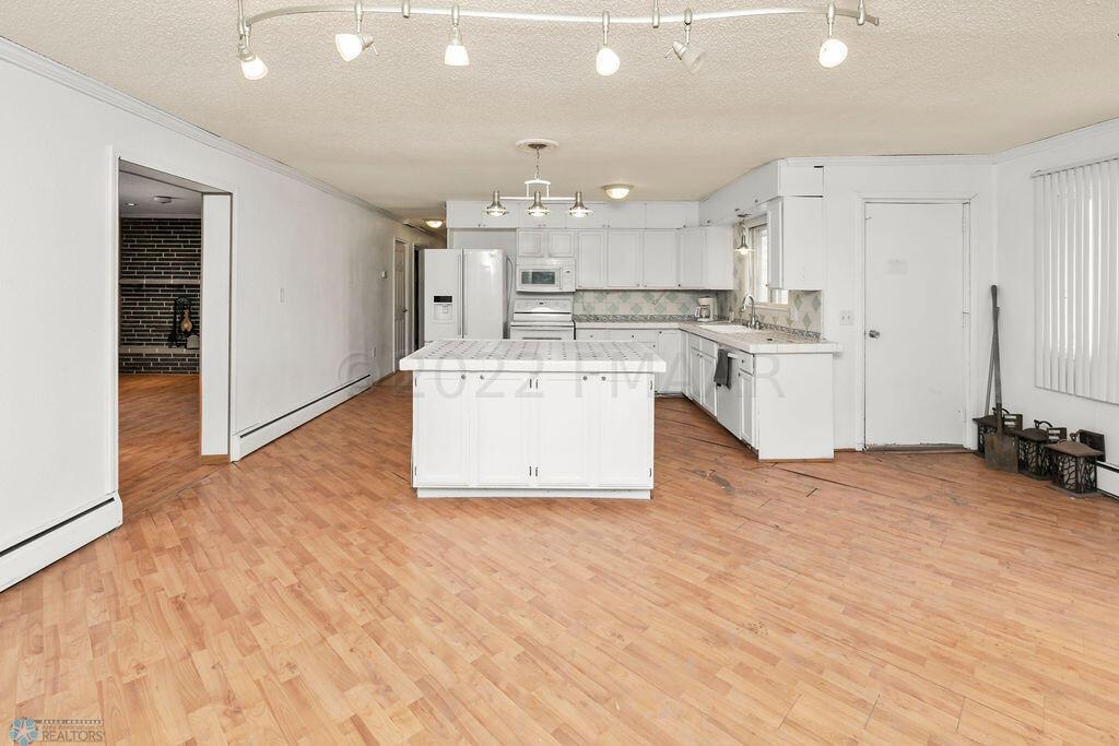 Kitchen & Island