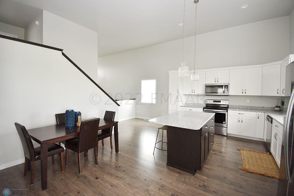 Dining & Kitchen
