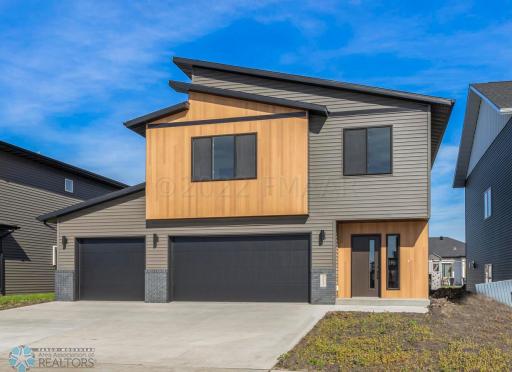 2639 72 Avenue S, Fargo, ND 58104