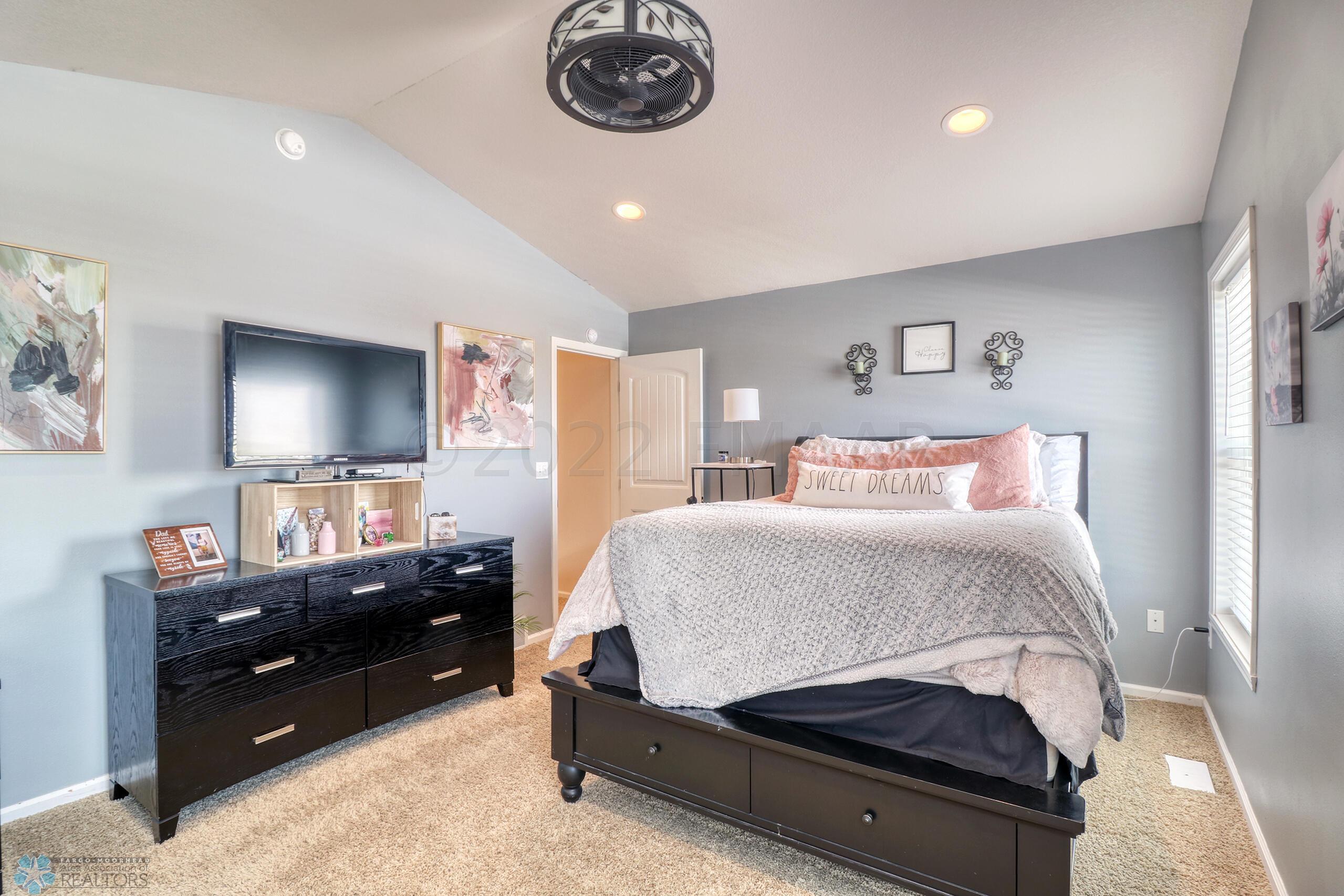 Master Bedroom1_3