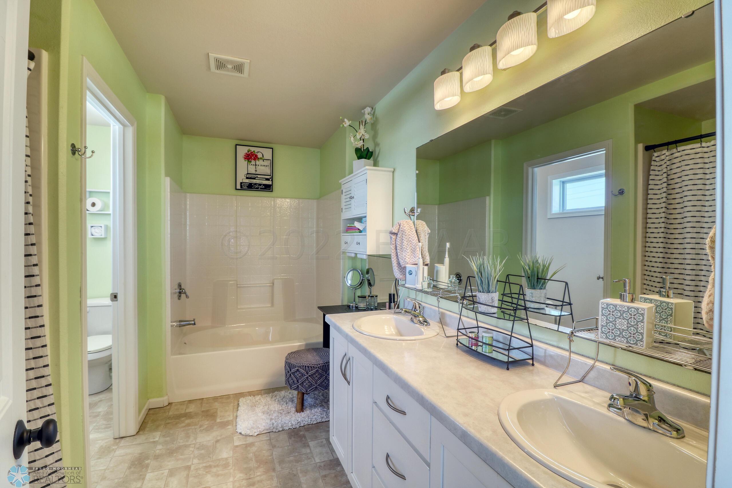 Master Bathroom1_1
