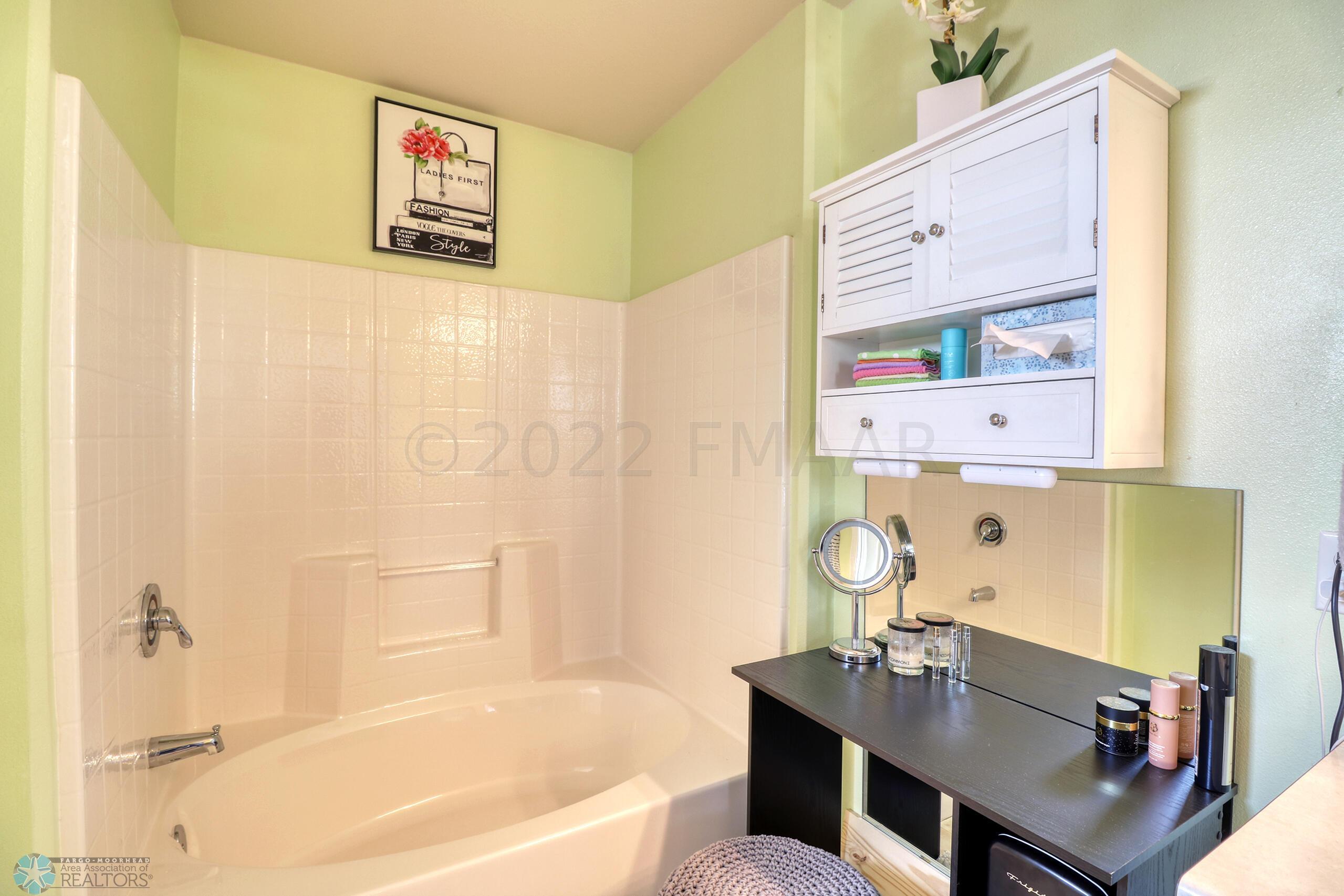Master Bathroom1_3