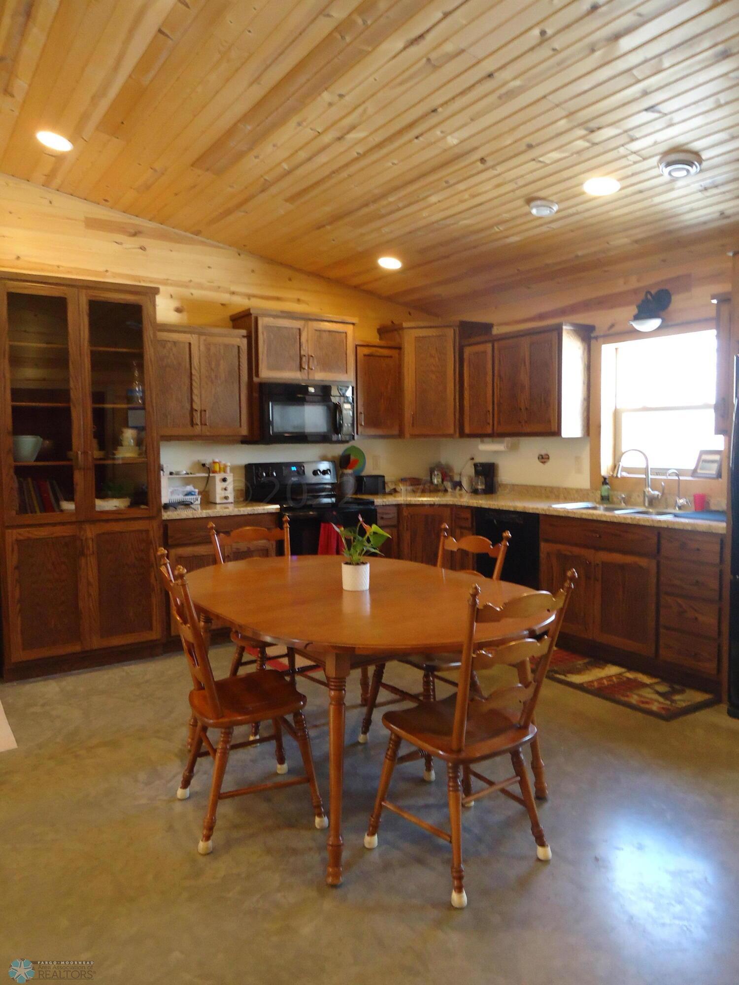 Eat-in Kitchen