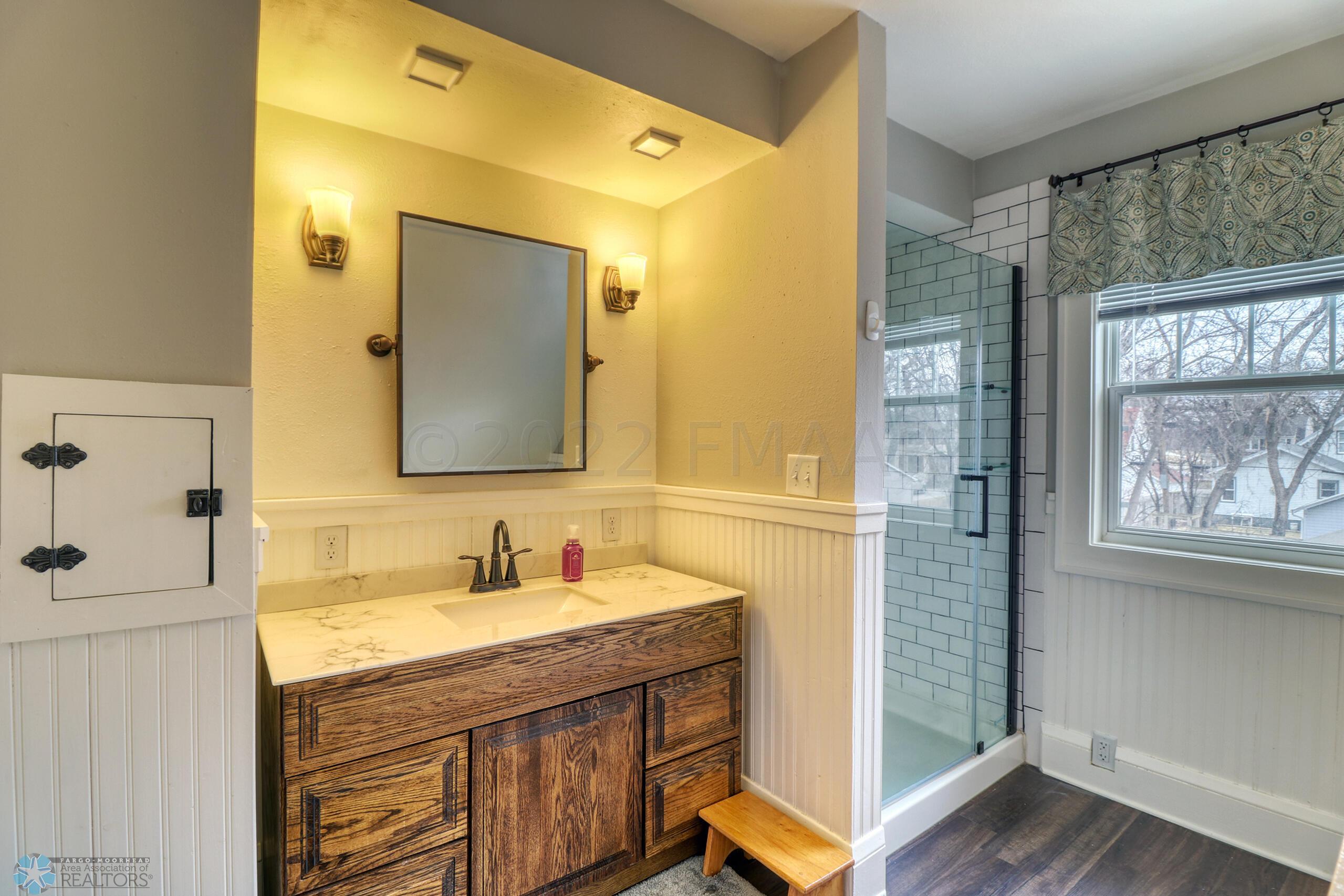Upstairs Bathroom1_1