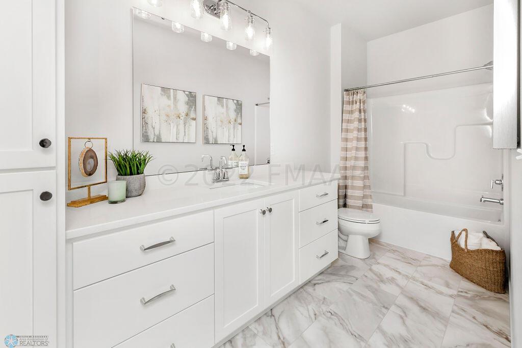 2nd Bathroom