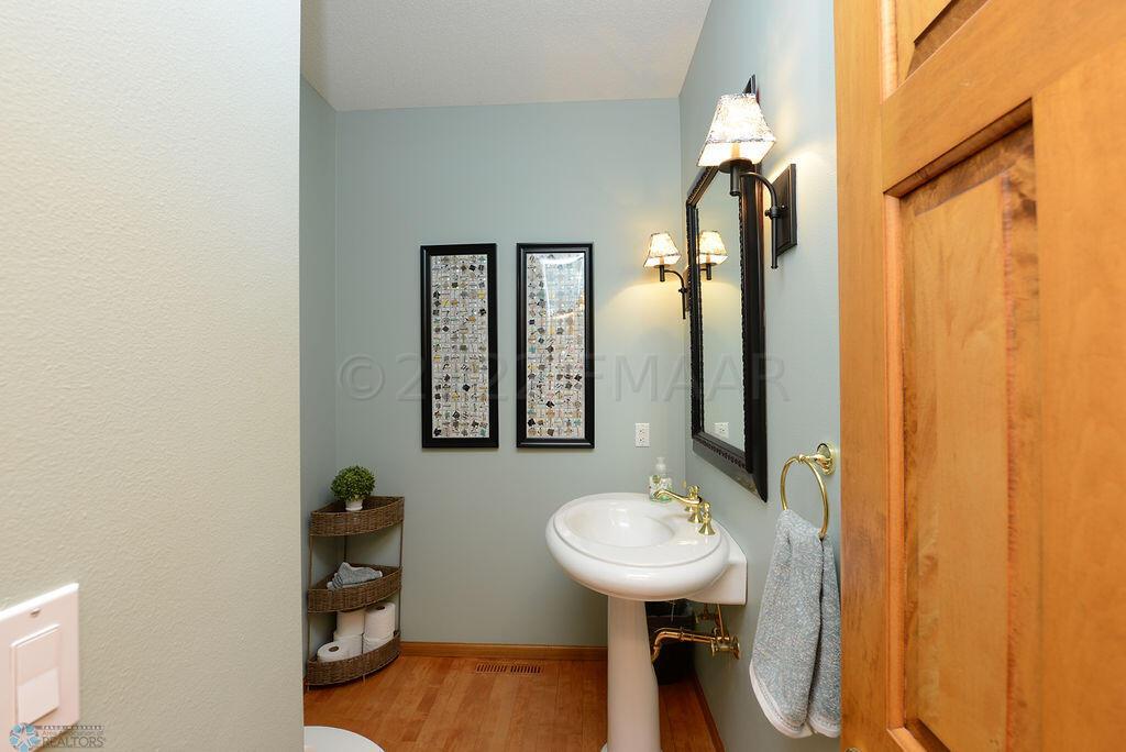 4226 Timberline Dr Fargo