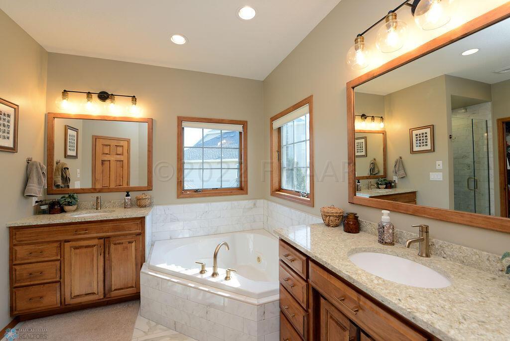 4226 Timberline Dr Fargo