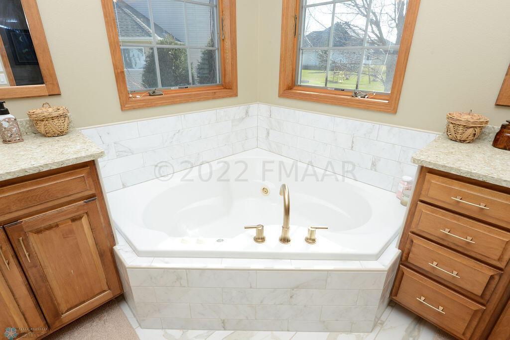 4226 Timberline Dr Fargo