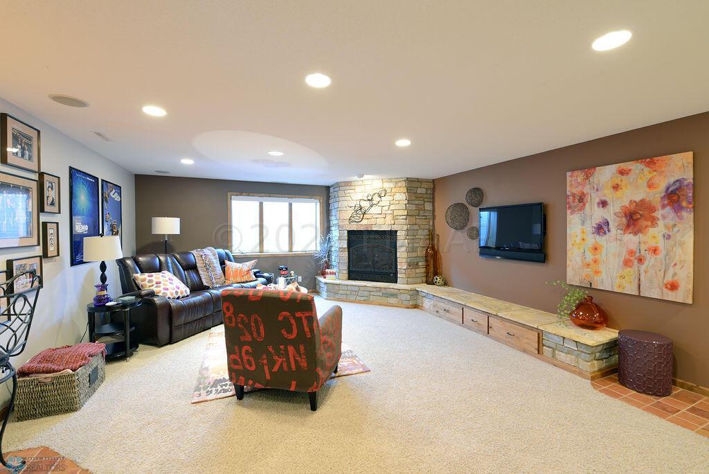 4226 Timberline Dr Fargo