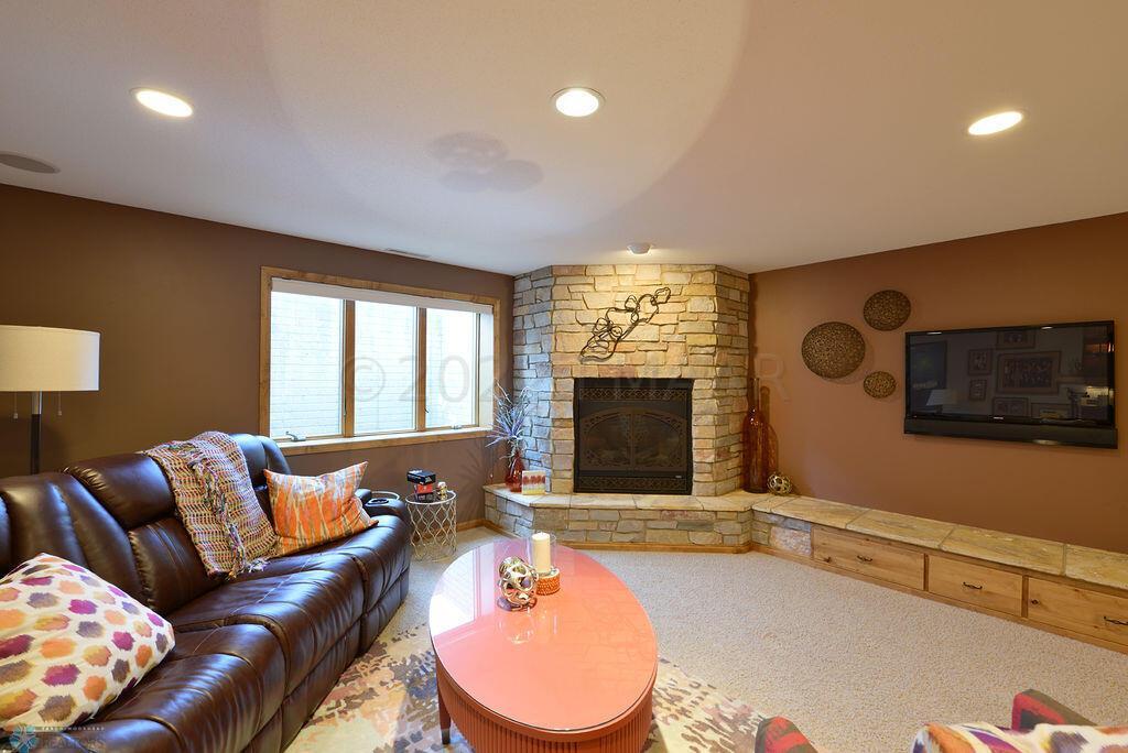 4226 Timberline Dr Fargo