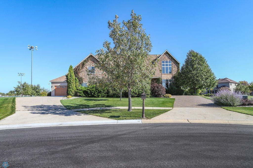 6132 18th St S, Fargo