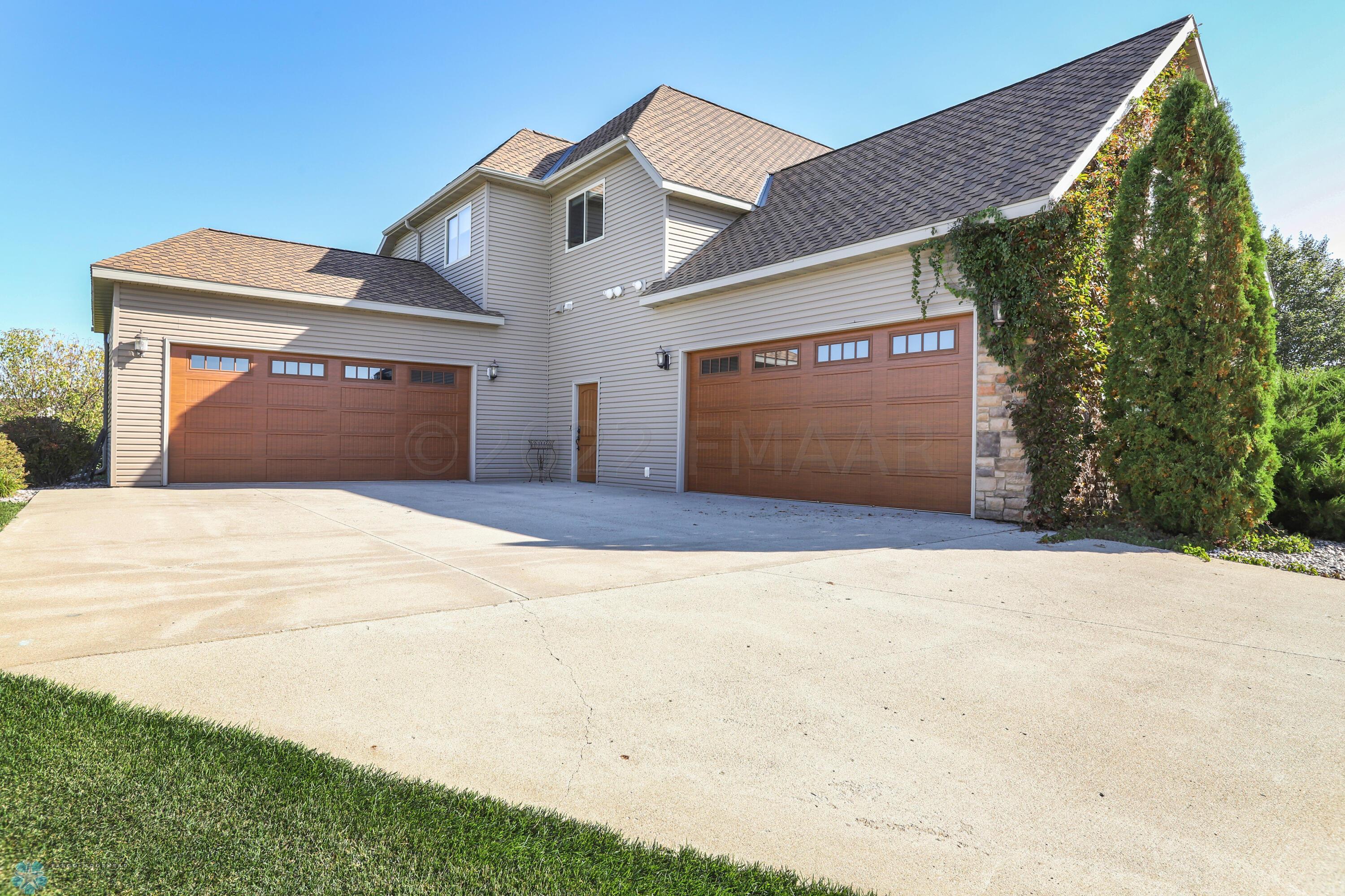 6132 18th St S, Fargo