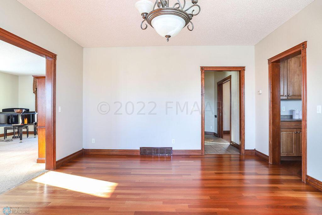 6132 18th St S, Fargo