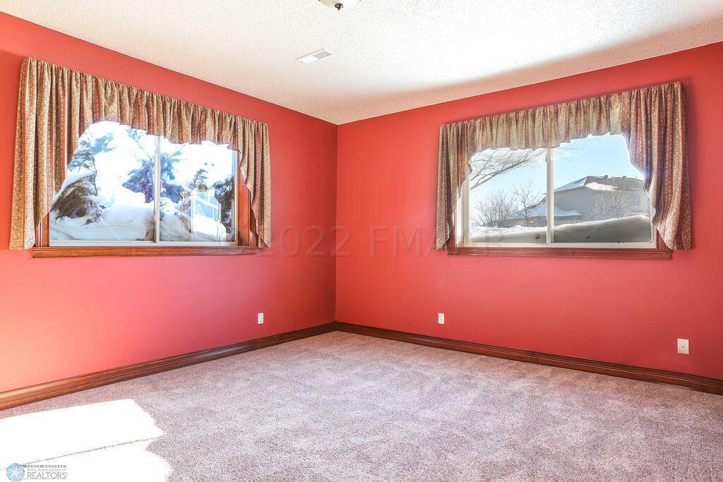 6132 18th St S, Fargo