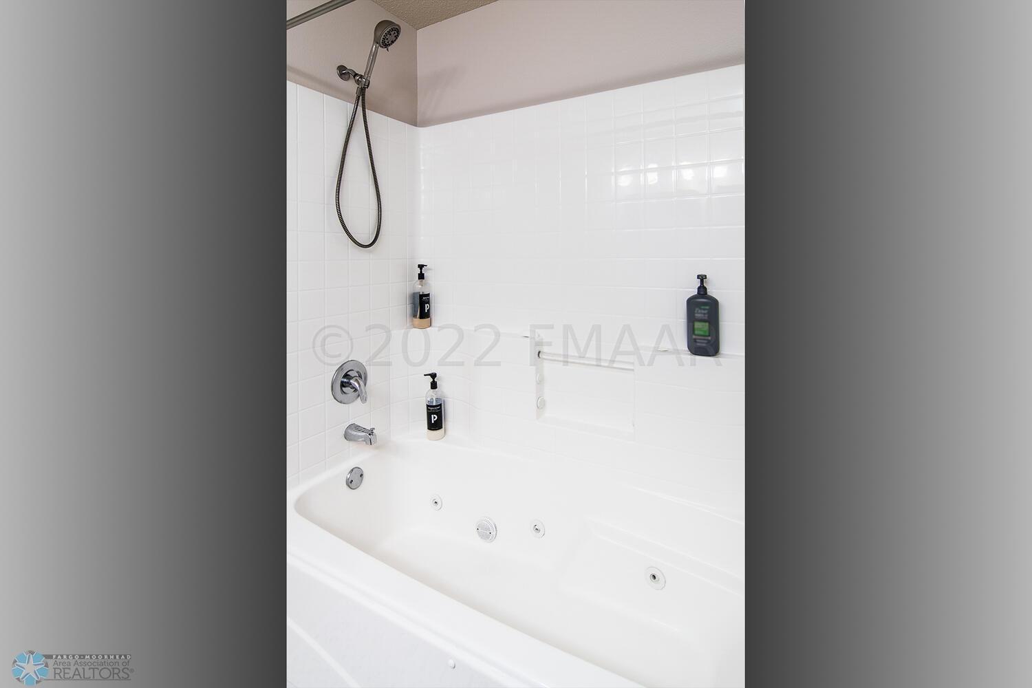 Jetted Tub/Shower