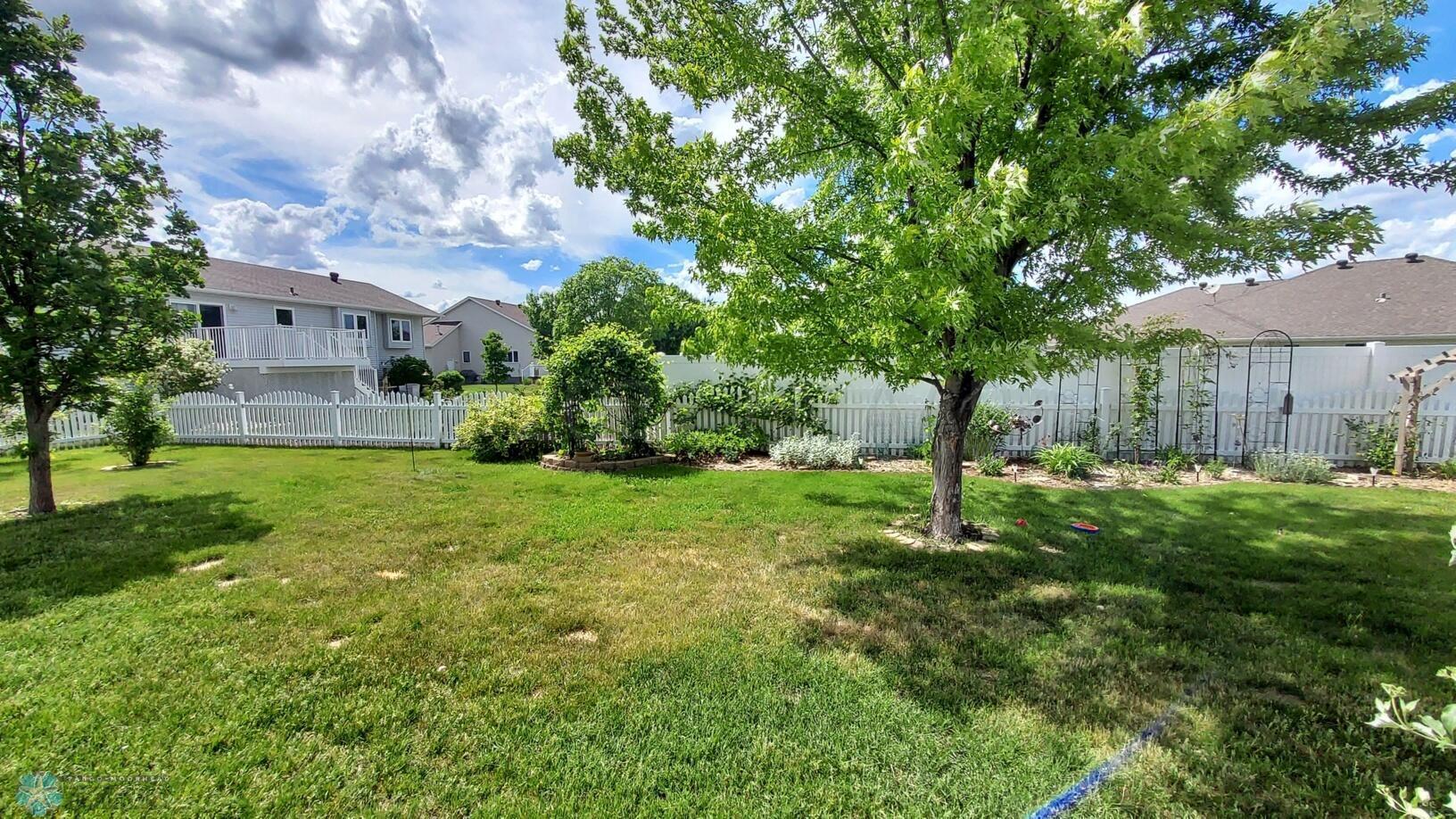 Yard w/ tons of perennials