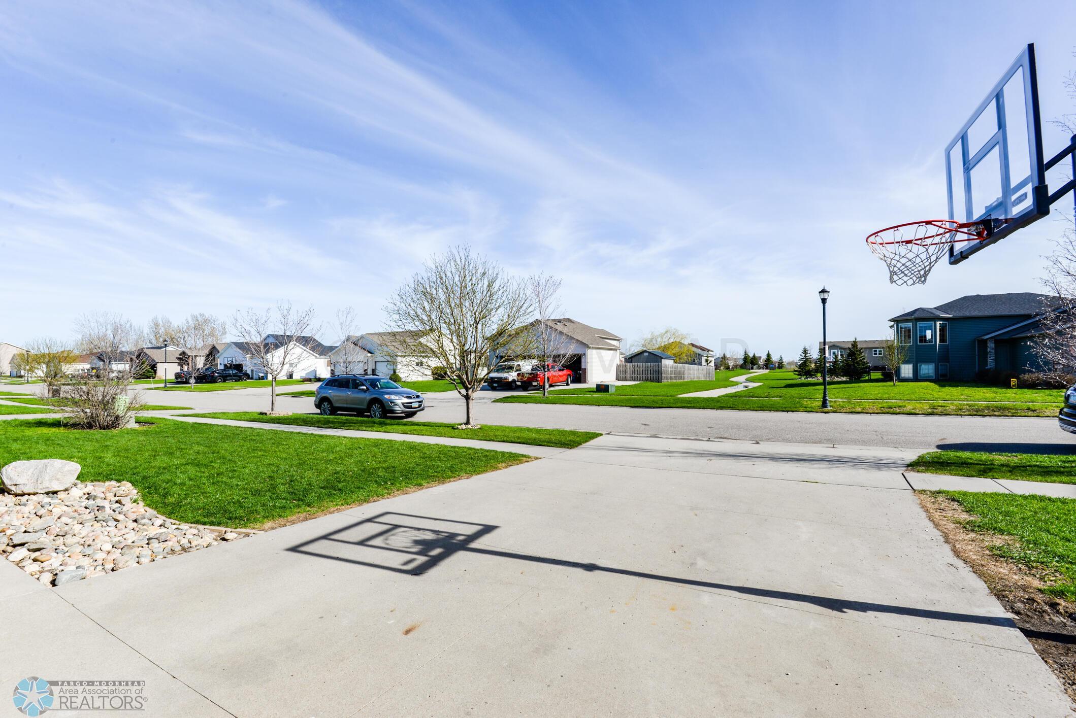Driveway/Neighborhood