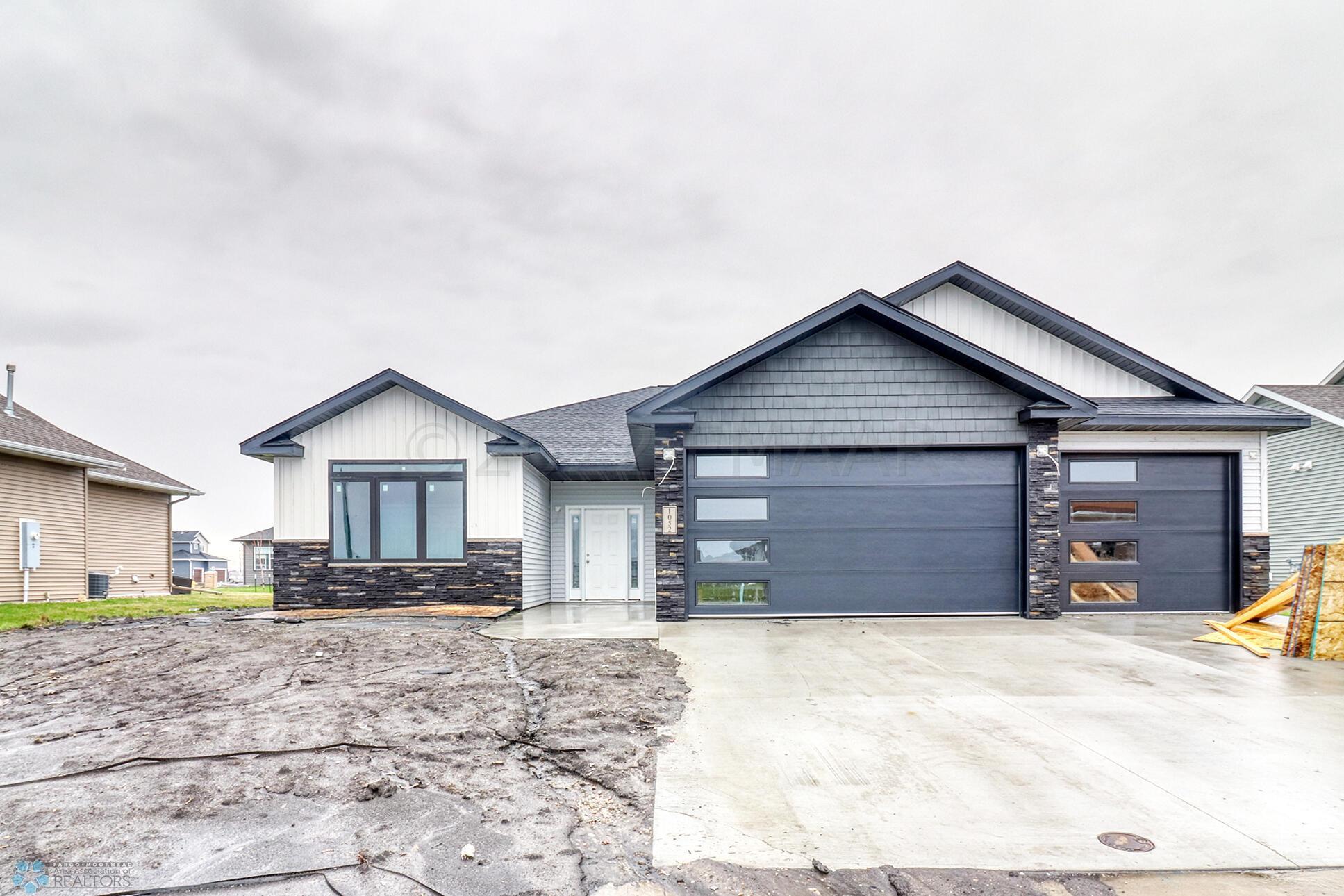 1052 50 Ave W, West Fargo