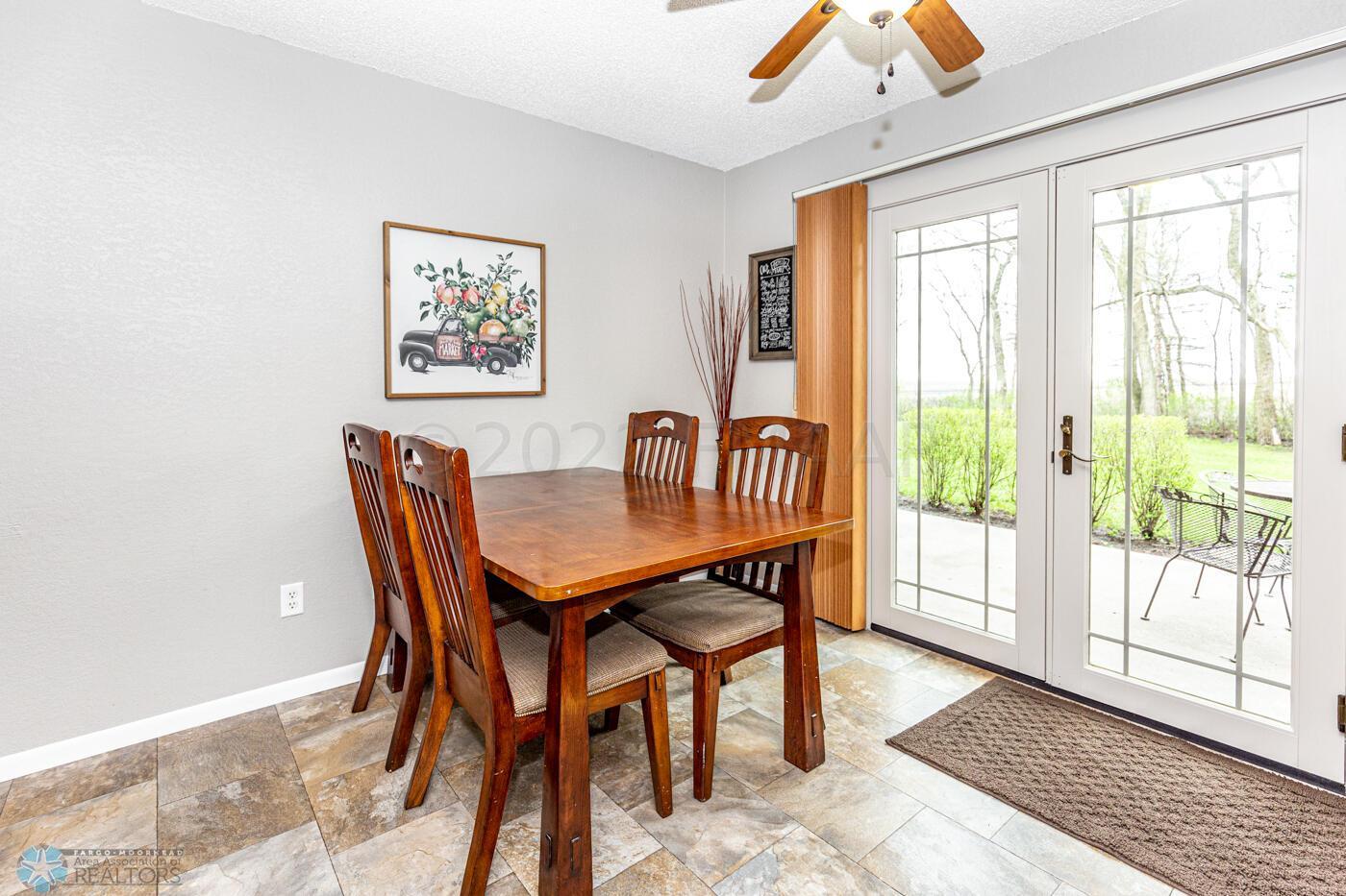 Kitchen dining