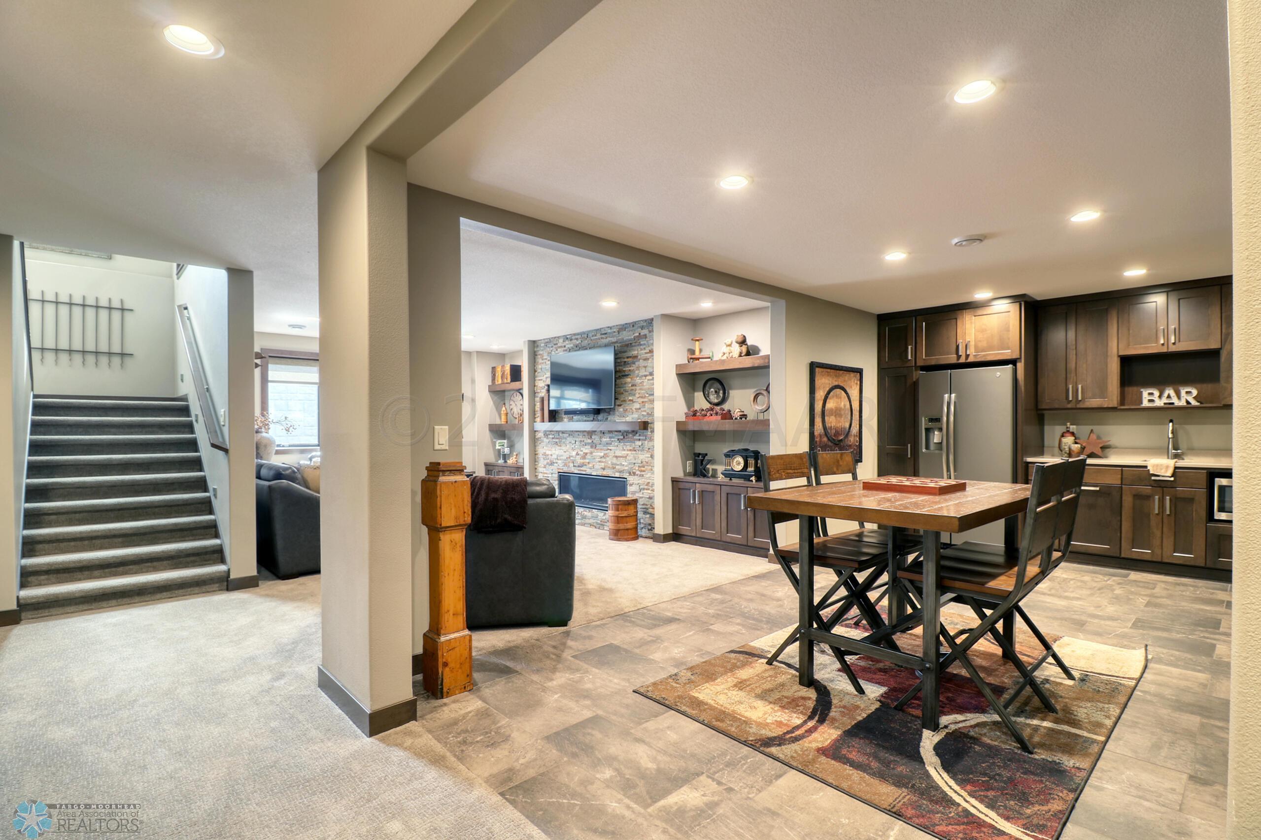 Family Room/Wet Bar