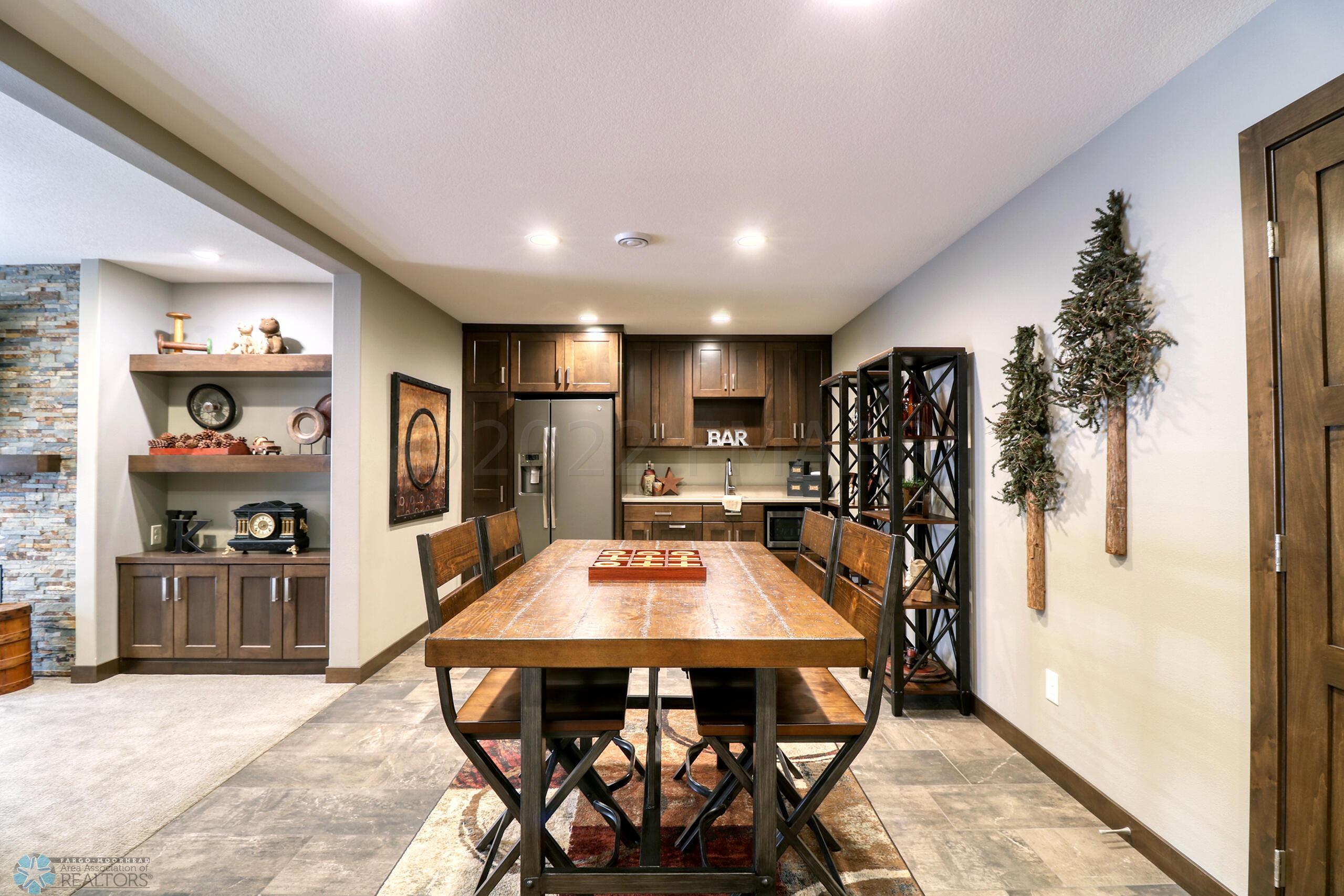 Wet Bar/Family Room