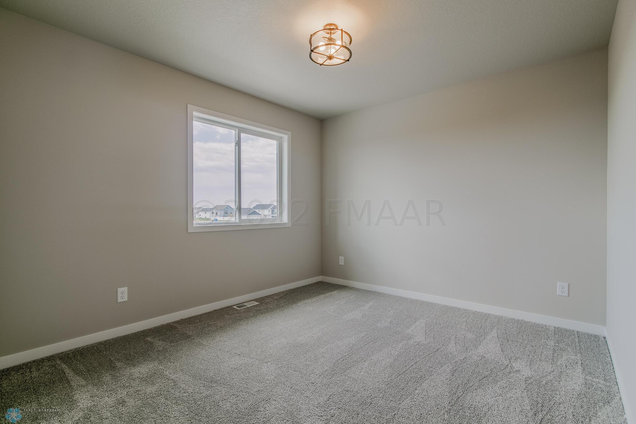 7344 27th St S, Fargo, ND 58104-78
