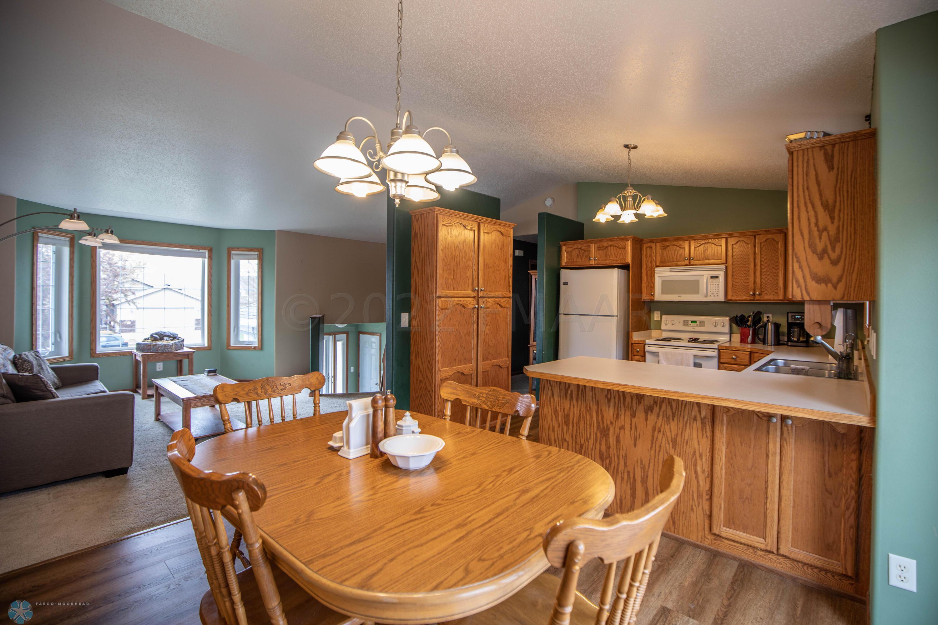 Dining/Kitchen