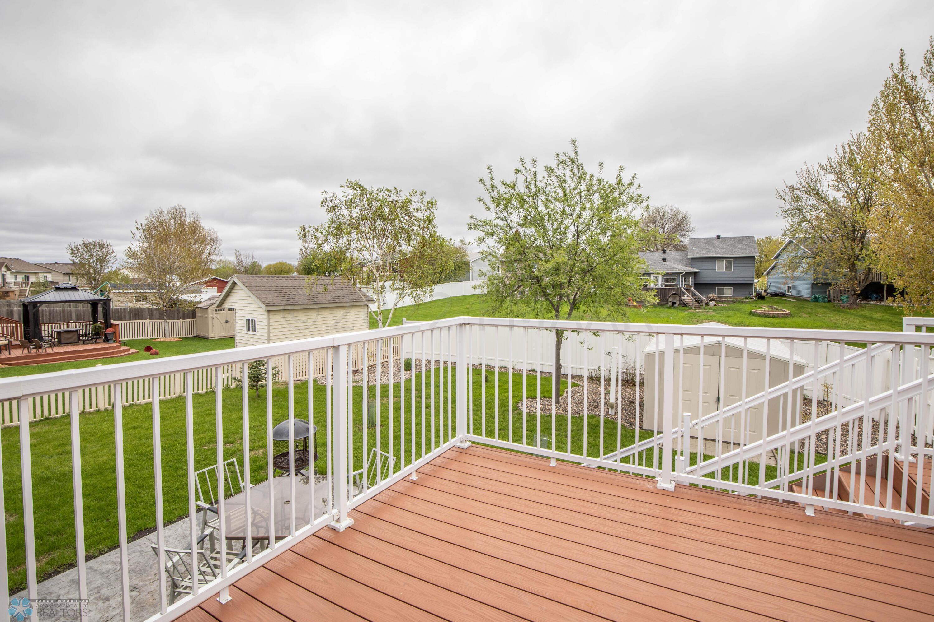 Deck/Back Yard