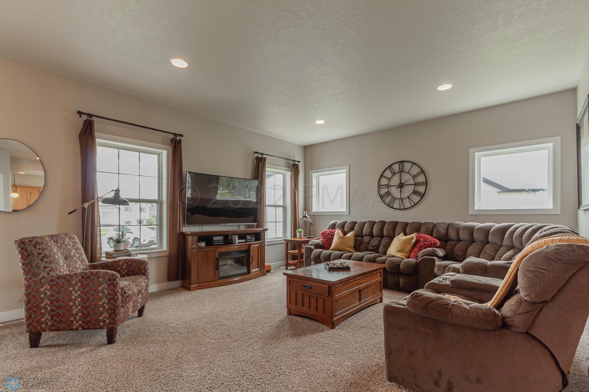 410 Sequoia Drive, Mapleton, ND 58059-24
