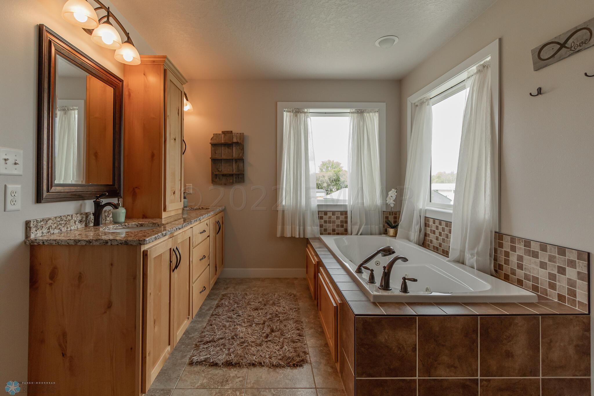 410 Sequoia Drive, Mapleton, ND 58059-43
