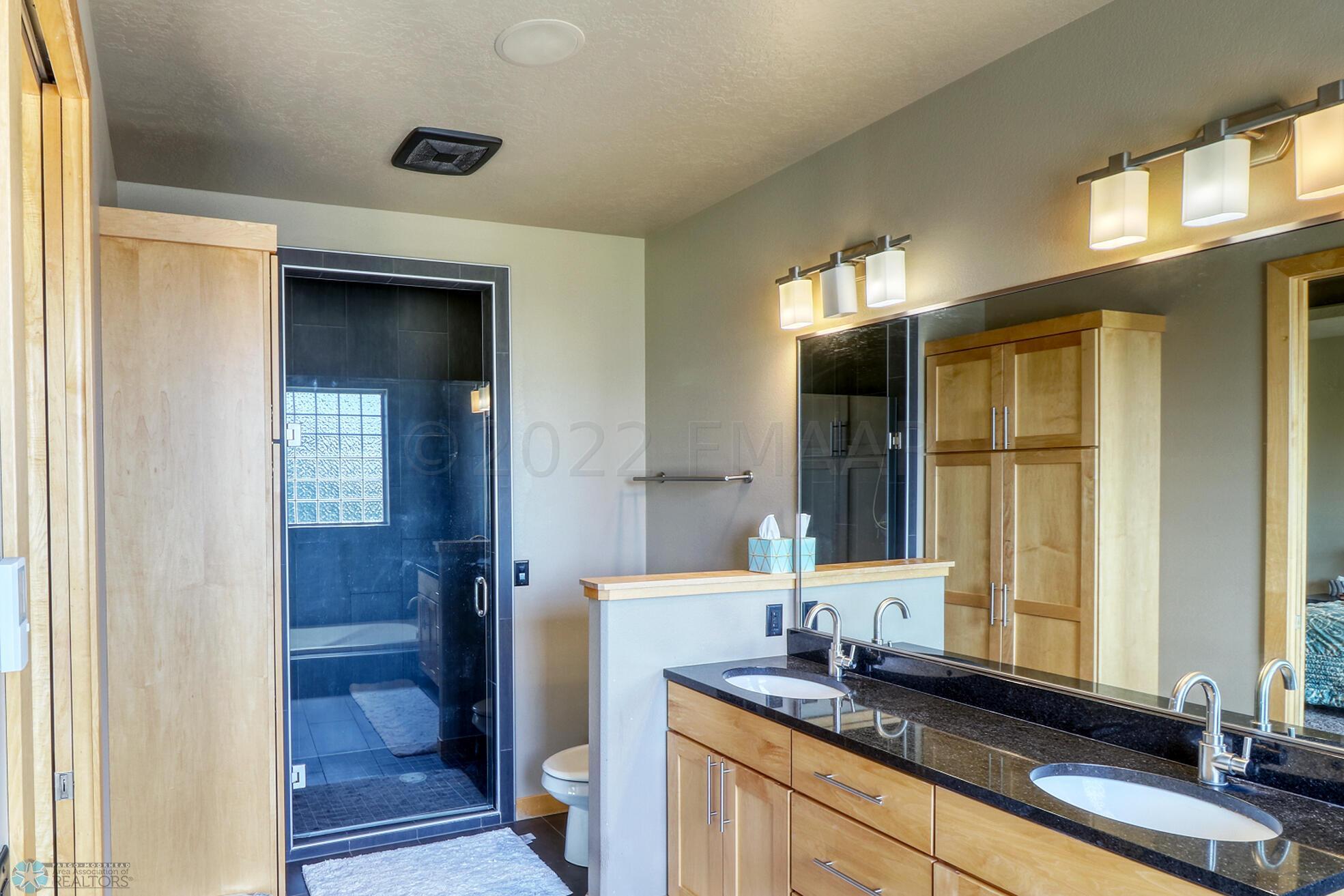 Master Bathroom1_2