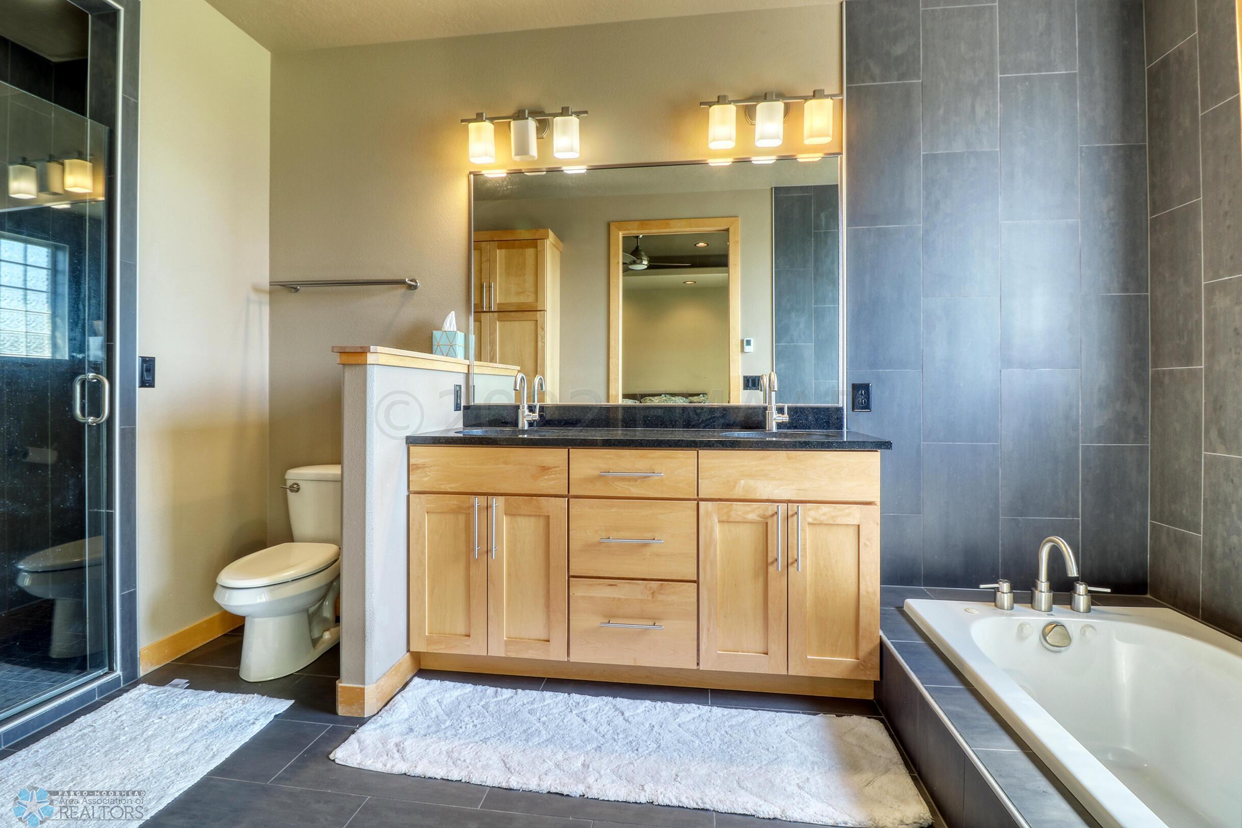 Master Bathroom1_1