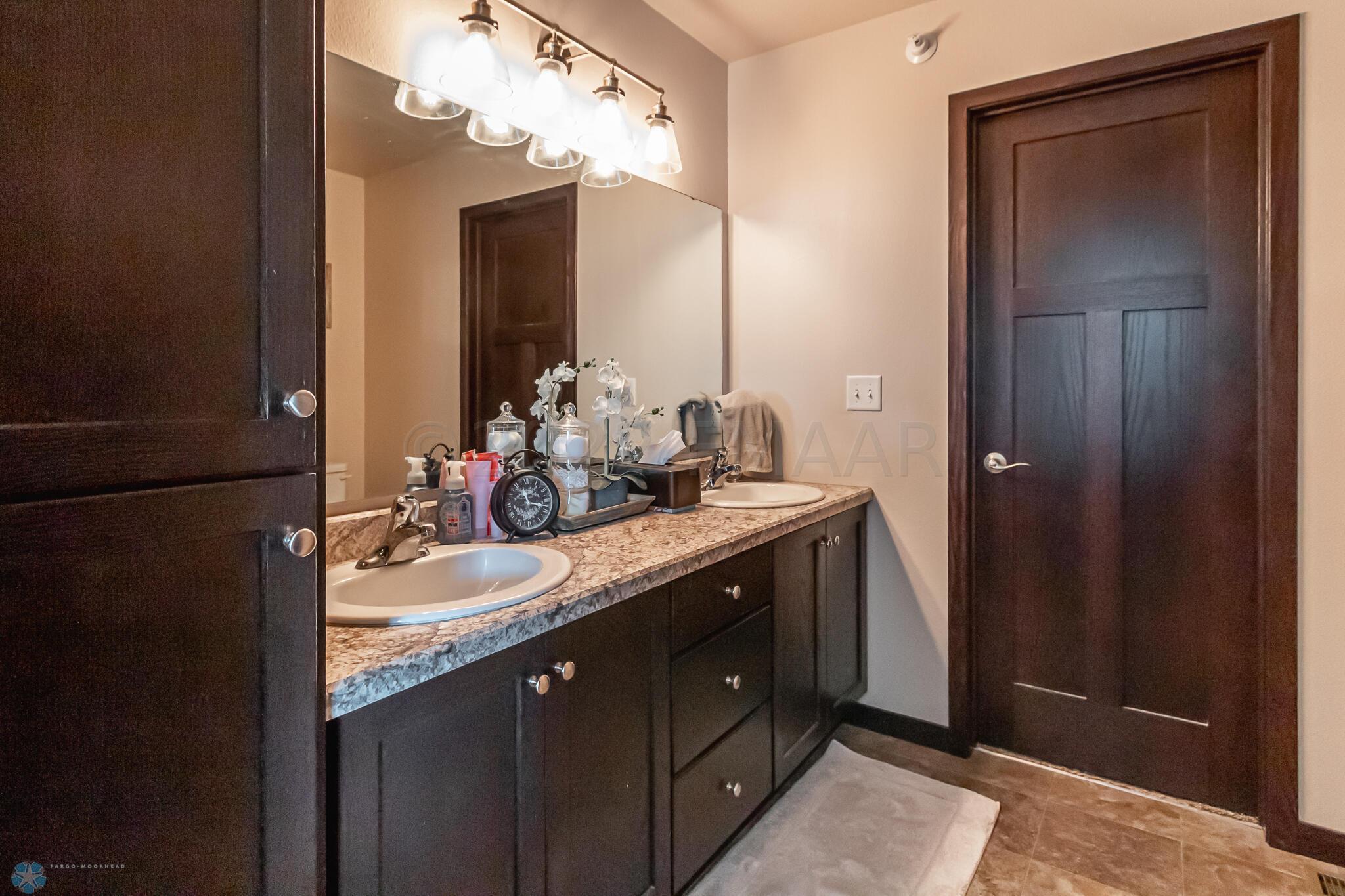 3431 17th St S, Moorhead, MN 56560-09