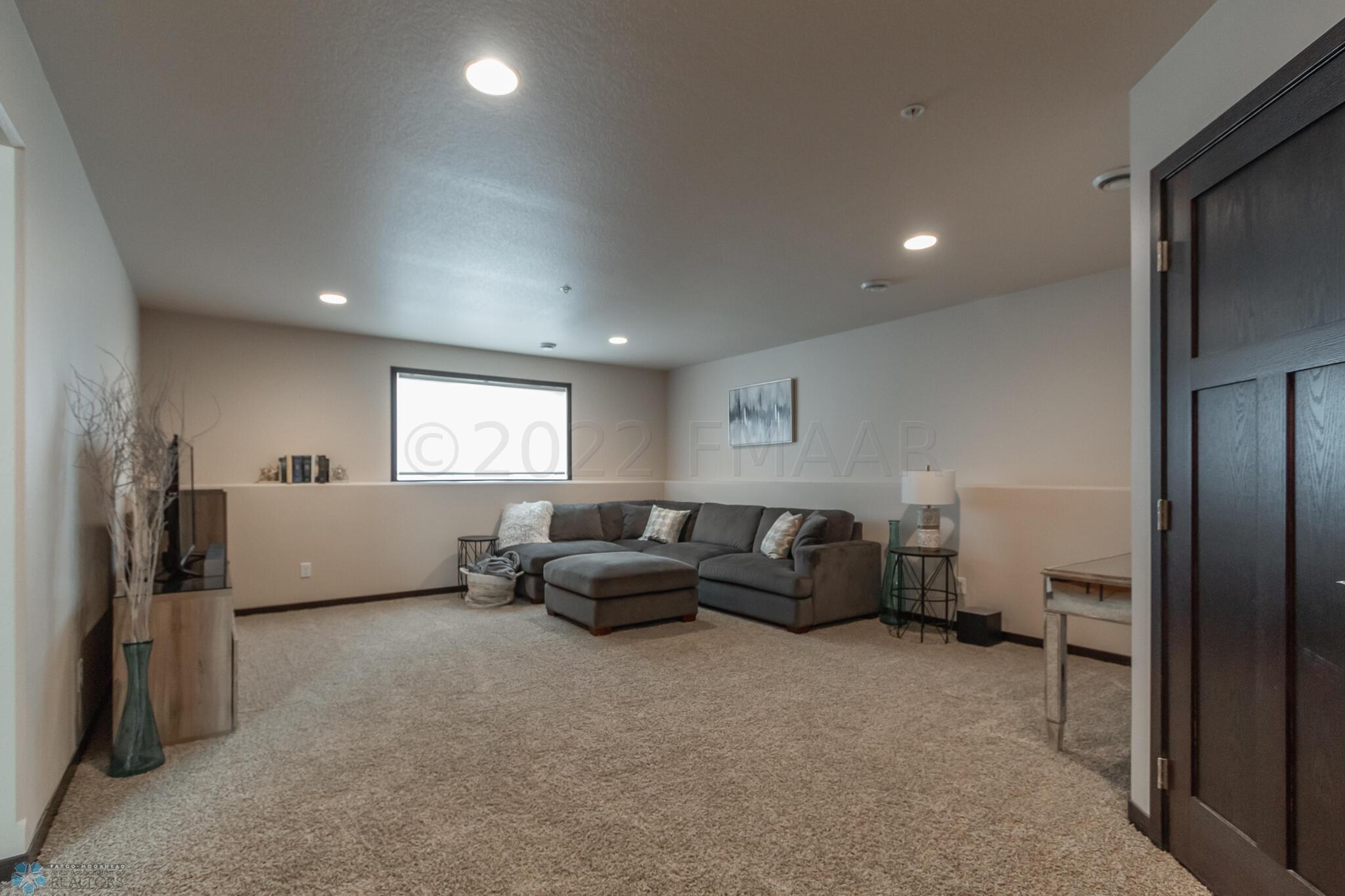 3431 17th St S, Moorhead, MN 56560-18
