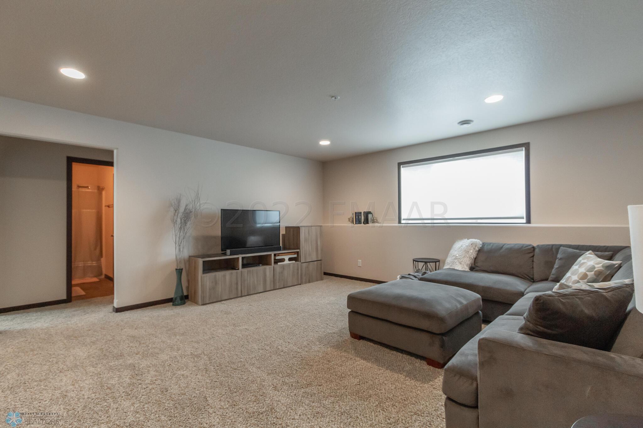 3431 17th St S, Moorhead, MN 56560-20