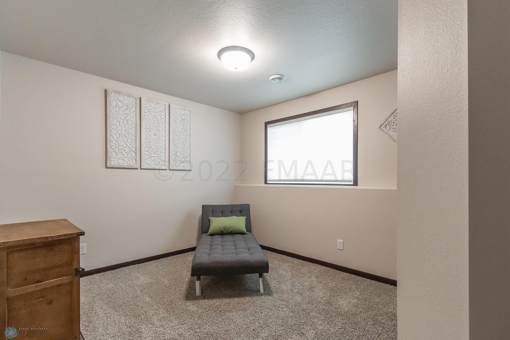3431 17th St S, Moorhead, MN 56560-16