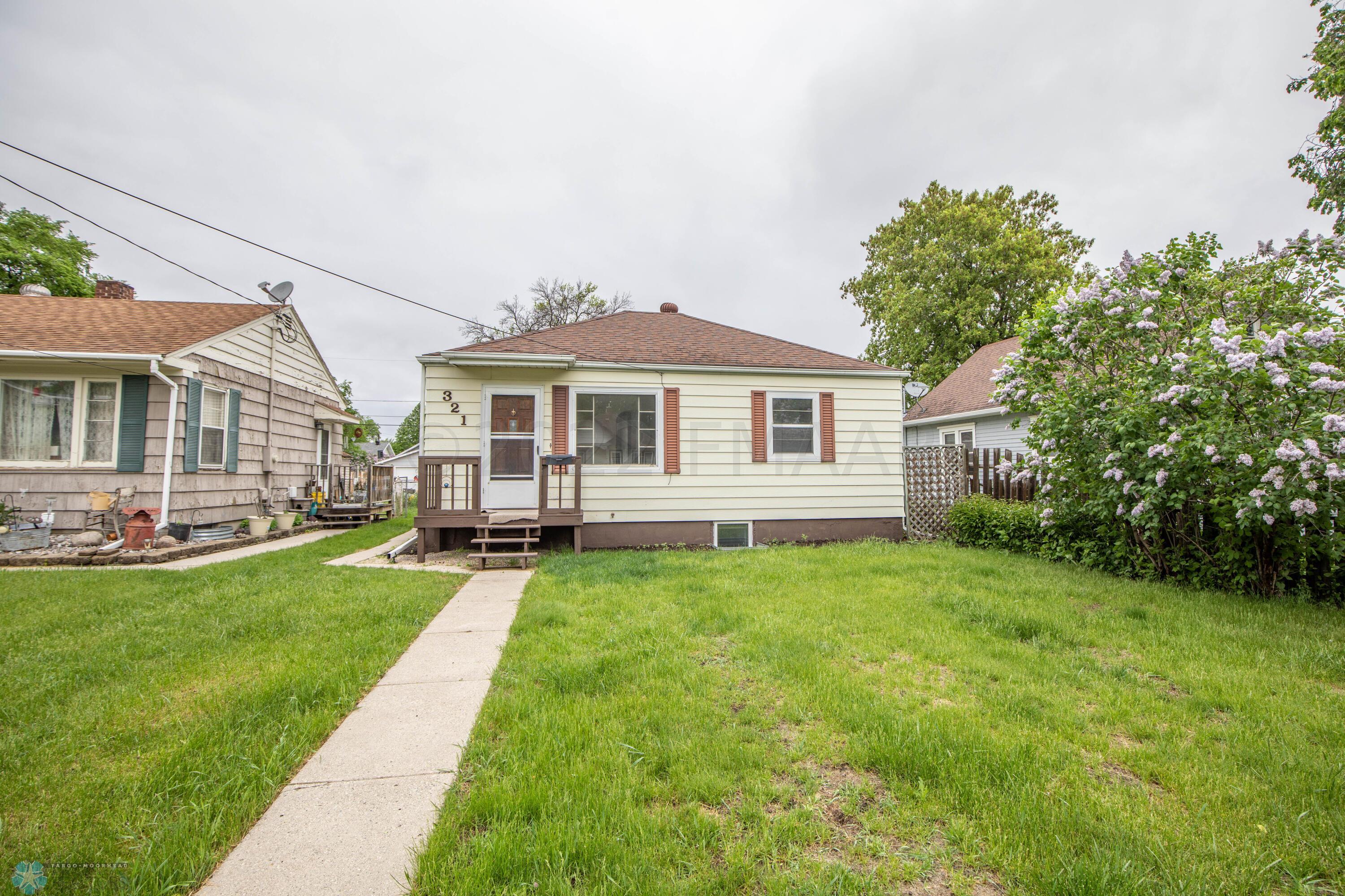 321 Elmwood Ave S, Fargo